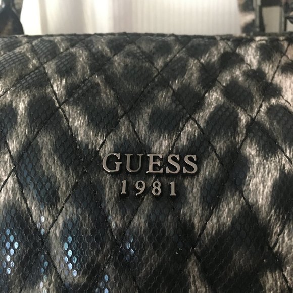 Guess Satchel Handbag, comes with dust bag, 10” length, 4.5” wide and 6” high… - Picture 2 of 9